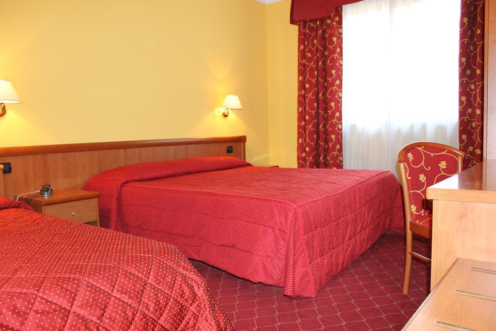 Relais St Gilles Hotel Verres Room photo